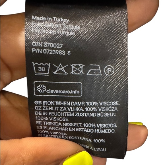 H&M Chainlink Black and Gold Coordinate Set, Size 8 - Picture 4 of 12